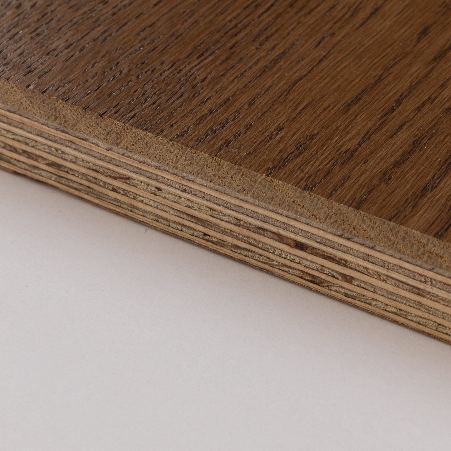 Kerrosrakenteinen tammiparketti